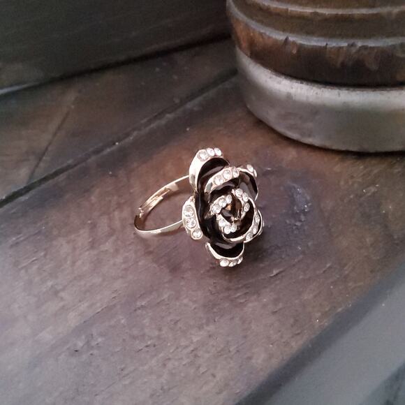 Women's Fashion Flower Ring with Clear Rhinestones in Black Gold Tone Size 7 - Picture 8 of 11